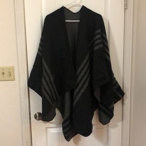 BB Dakota Reversible Poncho. Warm & perfect for feeling cozy while out and about